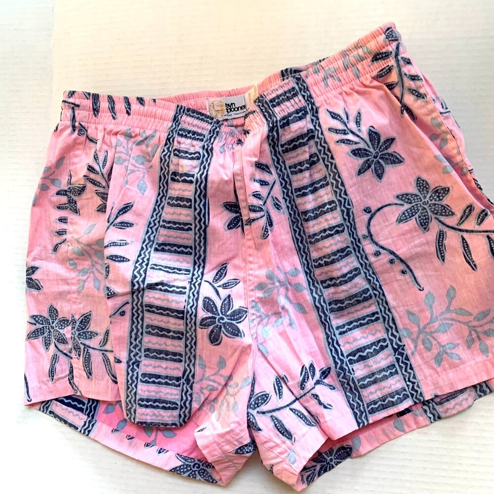 REYN SPOONER HAWAIIAN PRINT BATHING SUIT Size L.
